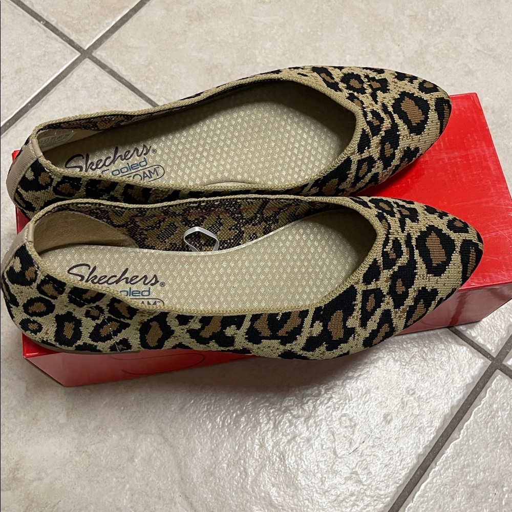 Skechers Women's Animal Print Flats - Picture 4 of 6